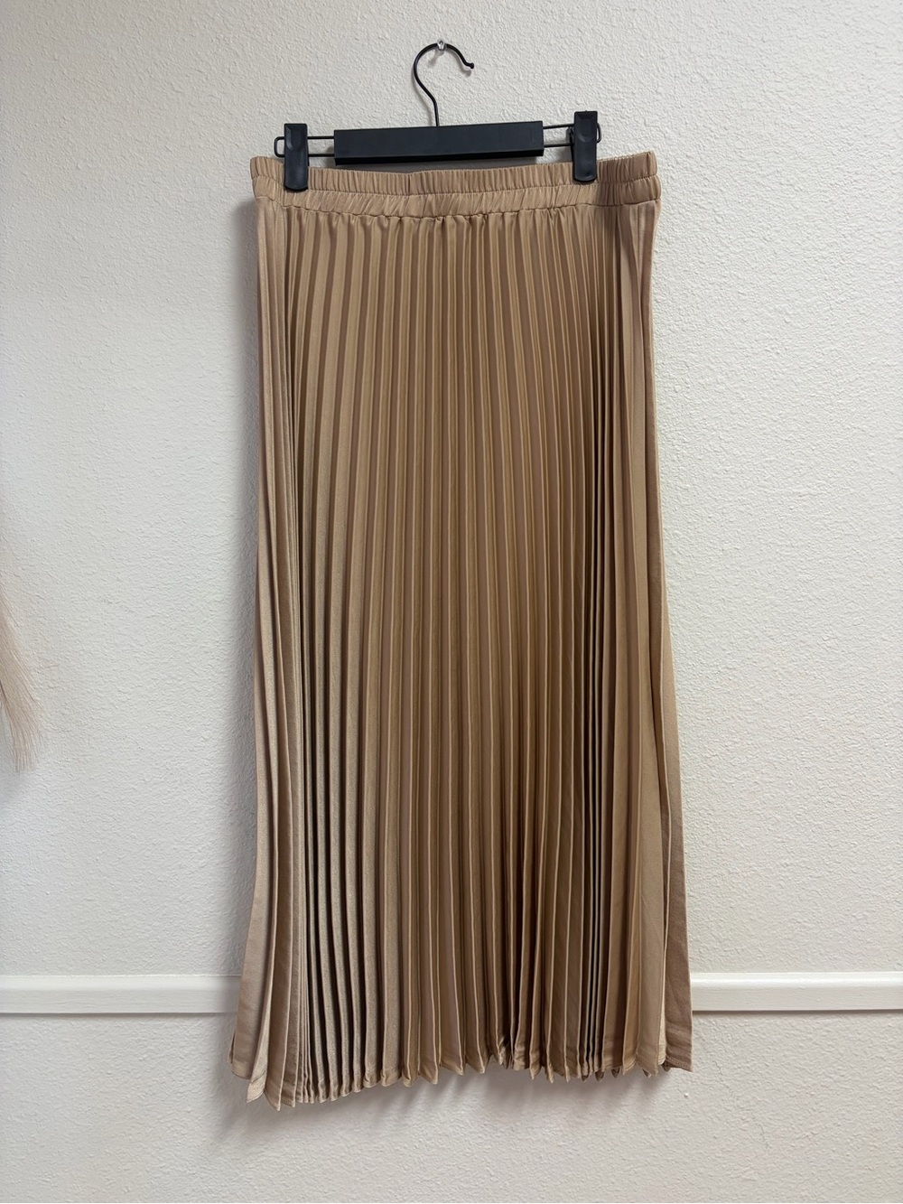 eesome Pleated Maxi Skirt - Beige Taupe